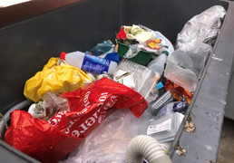 Afdeling 14 slås med affaldet – fra andre